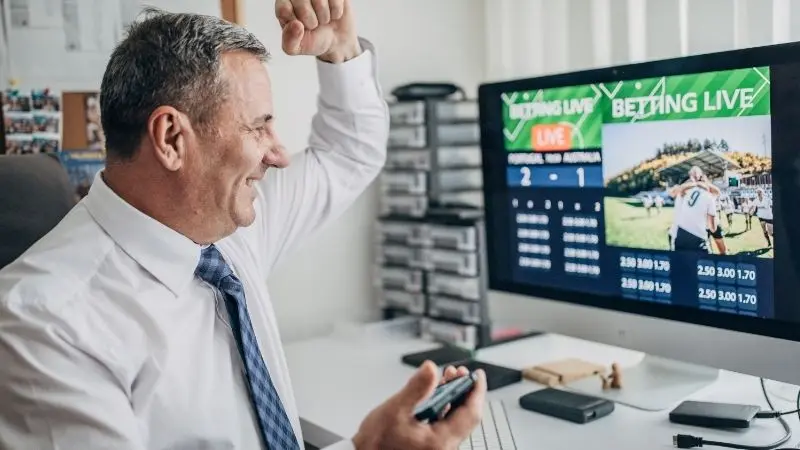  Kiếm tiền thật dễ dàng với bóng đá